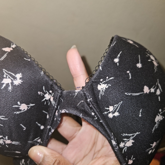 Victoria Secret Bra - Picture 6 of 9